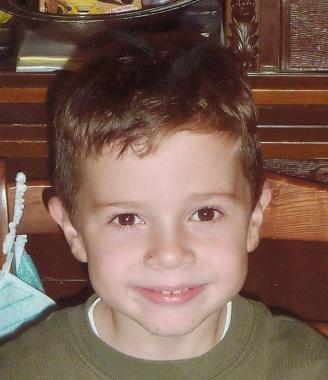  Ciao a tutti sono Mirko oggi festeggio il mio quarto compleanno e gli auguri mi arrivano da mamma ...