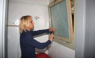 Regina mostra i danni 