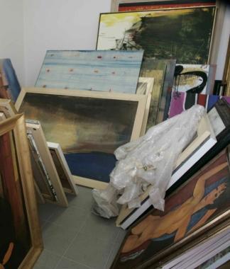 <b>DIPINTI </b>Allinterno della Porto 2000    