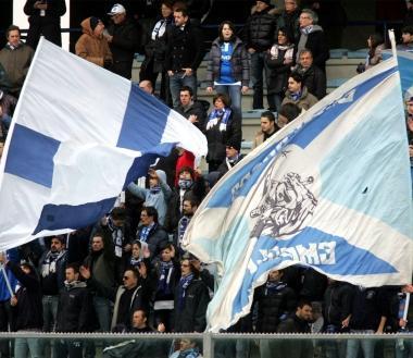 Gli ultr&agrave; azzurri nel settore di Maratona dello stadio Castellani 
