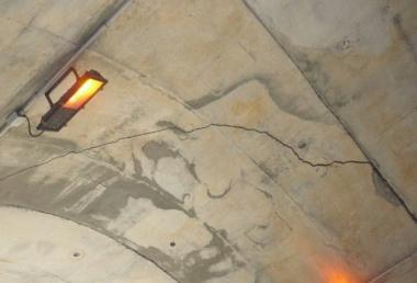 Crepa nella Galleria del minatore L'opposizione lancia l'allarme
