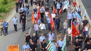 Gli operai Breda in corteo sulla superstrada
