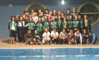 Nuoto: il gruppo degli atleti della Sangiu- lianese       