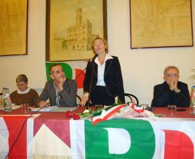 In piedi Daniela Scaramuccia A destra Damone 