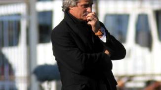 Qui sopra l’allenatore azzurro Bepi Pillon, sotto a destra la curiosa esultanza (un brindisi mimato) di Tavano e Coralli con Saponara che applaude divertito