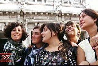 <b>RAHMA E 5ISTERS.</b> Le ragazze livornesi durante lesibizione di ieri sera su Sky al termine della quale sono state promosse tra le finaliste di X-Factor, programma cult di musica 