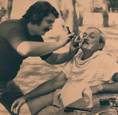 Mariti mentre rade Paolo Panelli 