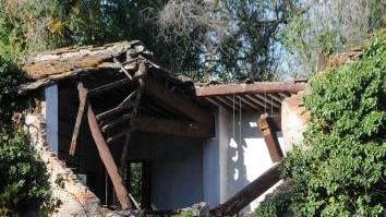 La Casa del Boia squarciata dal crollo