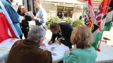 La raccolta di firme per i diritti degli immigrati