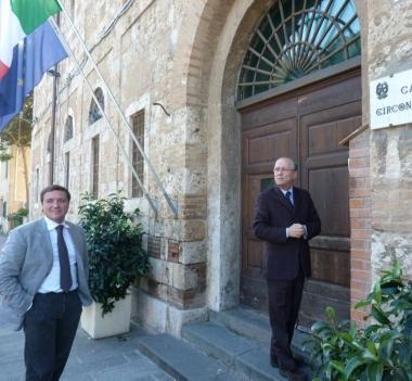 <b>VISITA</b> Il presidente Marras e il presidente del consiglio provinciale Martini di fronte allingresso del carcere di via Saffi      