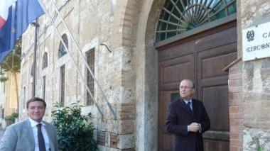 <b>VISITA</b> Il presidente Marras e il presidente del consiglio provinciale Martini di fronte all’ingresso del carcere di via Saffi
