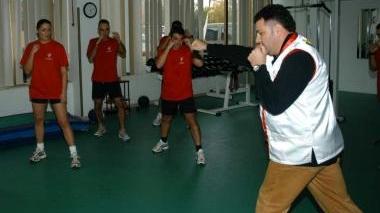 <b>PALESTRA.</b> L’istruttore Botti con alcuni allievi