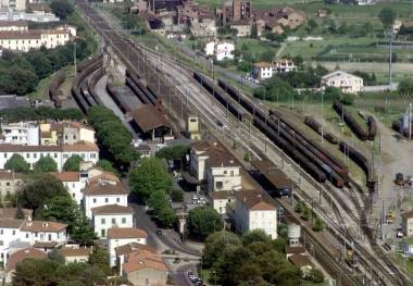 Sotto lassessore Franco Mori e accanto una veduta di Empoli    