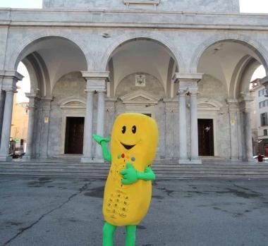Ieri in piazza Grande cera uno stand per informare sul passaggio al digitale terrestre Tanti hanno chiesto informazioni 