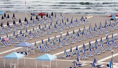 In camper a Bruxelles per dire no alle aste degli stabilimenti balneari