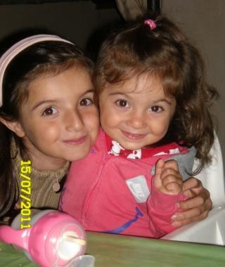  Oggi la piccola Sofia Martinelli compie 5 anni, e spegne, così, cinque candeline sulla torta. ...