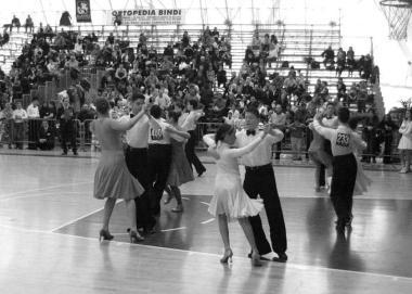 Sfida di ballo liscio e da sala oggi col Trofeo Val di Cornia