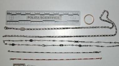 I gioielli sequestrati dalla polizia