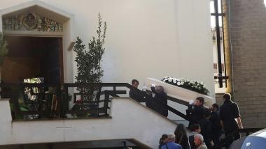 <b>LULTIMO SALUTO.</b> Una folla commossa ha partecipato al funerale di Giancarlo Carotti  