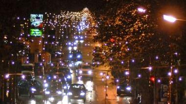 La luminaria natalizia dello scorso anno sul viale Adua
