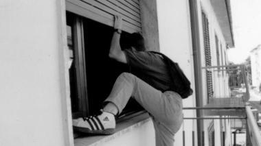 La ricostruzione dell’entrata doi un ladro in una casa