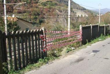 Qui la 500 &egrave; sbandata ed &egrave; finita sulle rotaie 