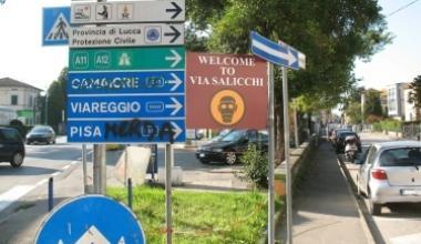 Via Salicchi, sparisce il cartello di denuncia sull'inquinamento da tir