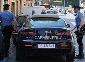 Ambulante cerca di derubare un cliente al mercato