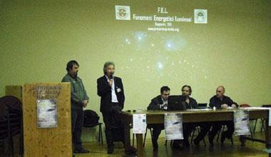 Ufo, disco verde sul cielo di LuccaGli ufologi mostrano il video