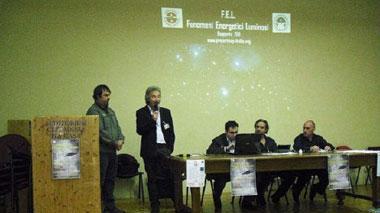 Ufo, disco verde sul cielo di LuccaGli ufologi mostrano il video