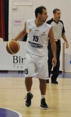 Nicol&ograve; Vallini durante un palleggio 