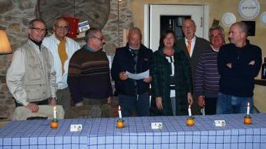 <b>PREMIAZIONI</b> Foto ricordo di partecipanti e giuria alla premiazione per il miglior novello