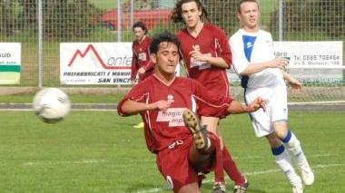 Marmugi a centrocampo lancia il pallone