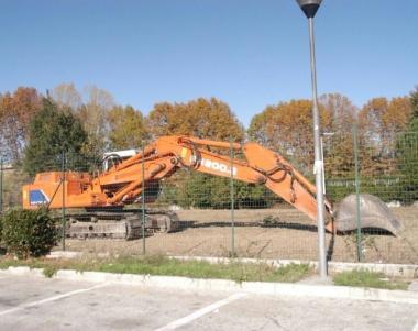 Una fase dei lavori alle spalle del parcheggio di via Paparelli 