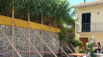Il tratto di argine pericolante a Castel del Fabbro
