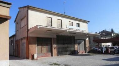 Punto di approdo per il volontariato nell'ex consorzio agrario a Capannori