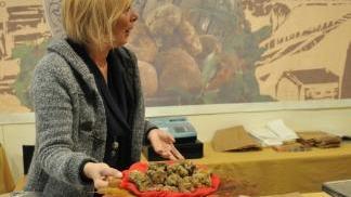 Uno stand alla Mostra mercato nazionale del tartufo di San Miniato