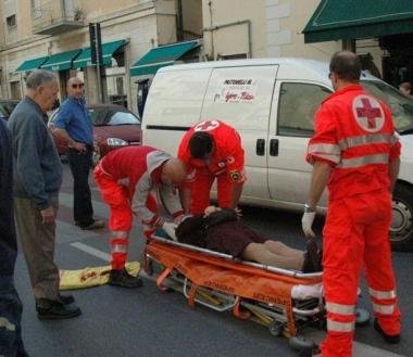 <b>SOCCORSA.</b> Da unambulanza 