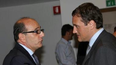 <b>ADDIO APT. </b>A sinistra Francesco Tapinassi, a destra il presidente della Provincia Leonardo Marras     