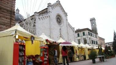 Il mercatino di Natale in centro a Pietrasanta
