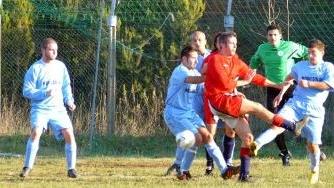 L’Arci Cotone nell’area difesa avversaria perde il pallone