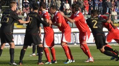 <b>GRINTA</b> Marco Crimi ha giocato tutta la partita che l’Under 21 ha vinto contro l’Ungheria A sinistra una curiosa immagine del match di domenica con il Varese