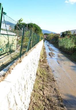 A destra il fosso degli Alzi dopo la piena 