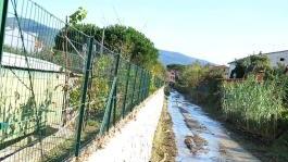 A destra il fosso degli Alzi dopo la piena
