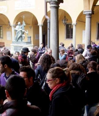 A sinistra, il Rettorato Sotto, il professor Bonaccorsi A destra, la Sapienza 