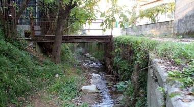 A sinistra il ponticello da abbattere in zona Mirteto  