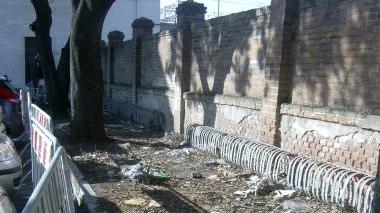 <b>IMPOSSIBILE PARCHEGGIARE.</b> Le rastrelliere delle biciclette alla stazione